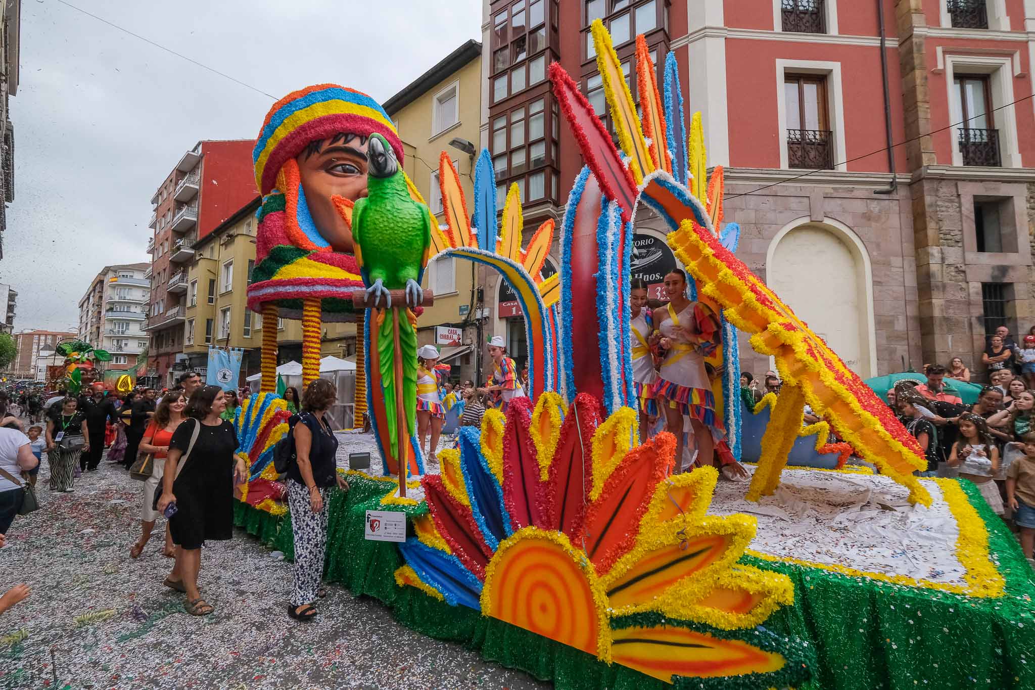 Diseñada por Francis 2, 'Abanicos florales' fue una de las propuestas más coloridas. 
