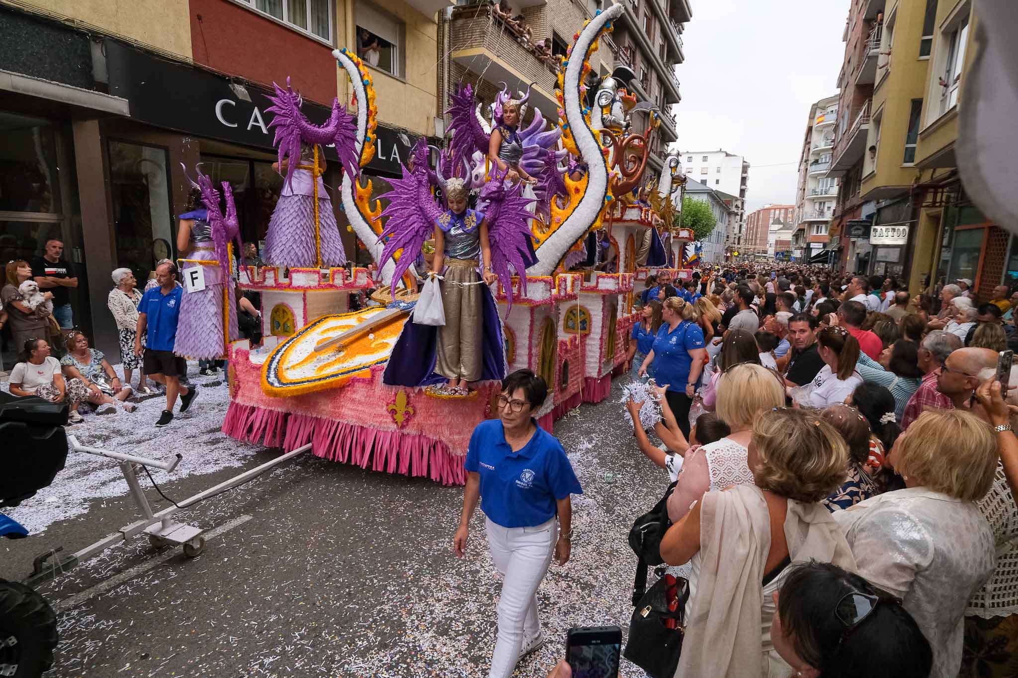 En total participaron ocho carrozas, todas de Francis 2 y Quintana Amigos. 