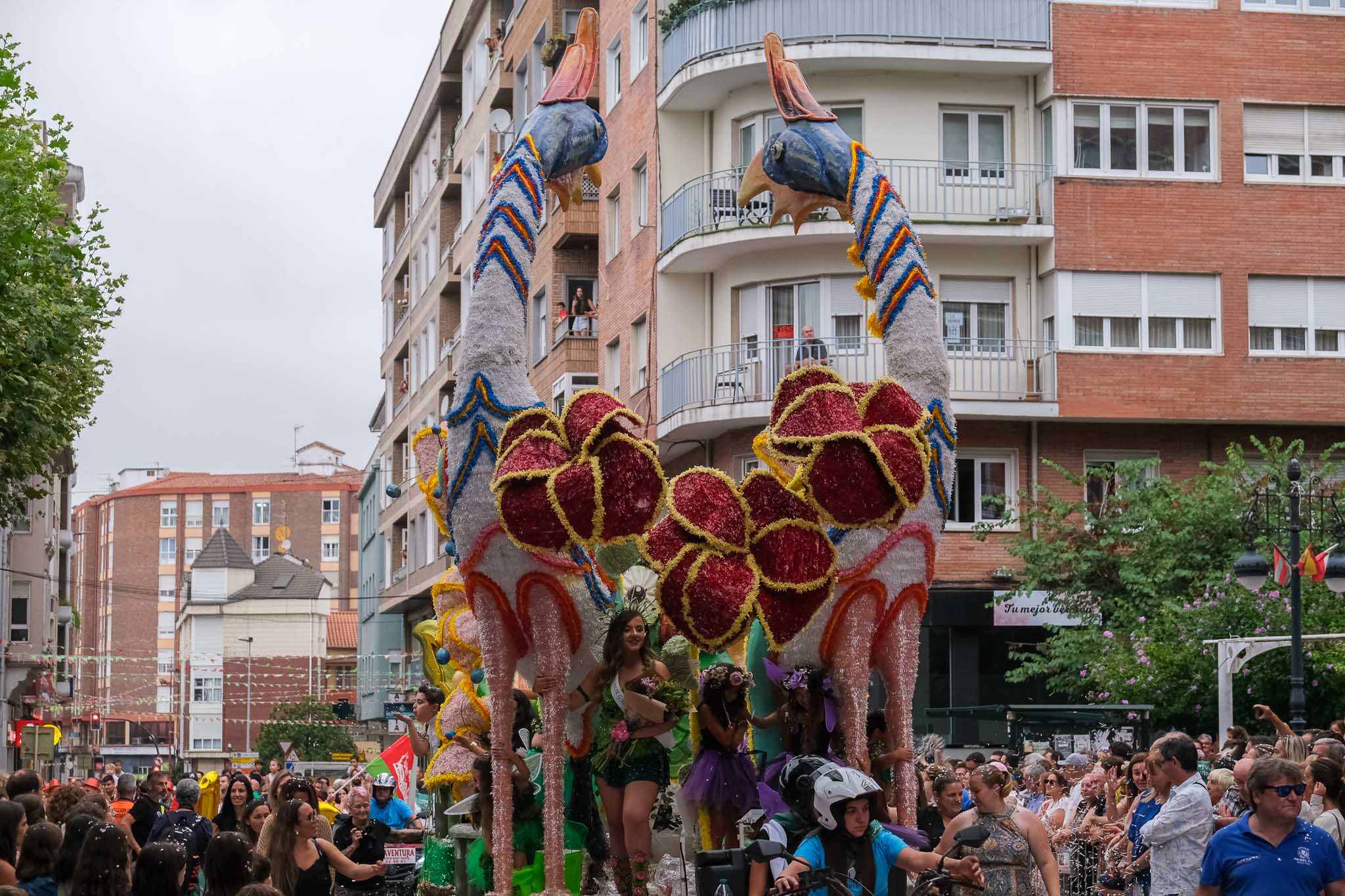 'Sueños', de Quintana Amigos, este domingo, durante la Gala Floral de Torrelavega.