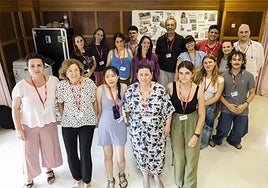 Seila Fernández Arconada, en el centro, junto al grupo de alumnos, de diversos perfiles, que participaron en el curso desarrollado en la UIMP.