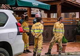 Trasiego en Vega de Liébana, donde se ha instalado el puesto de mando.