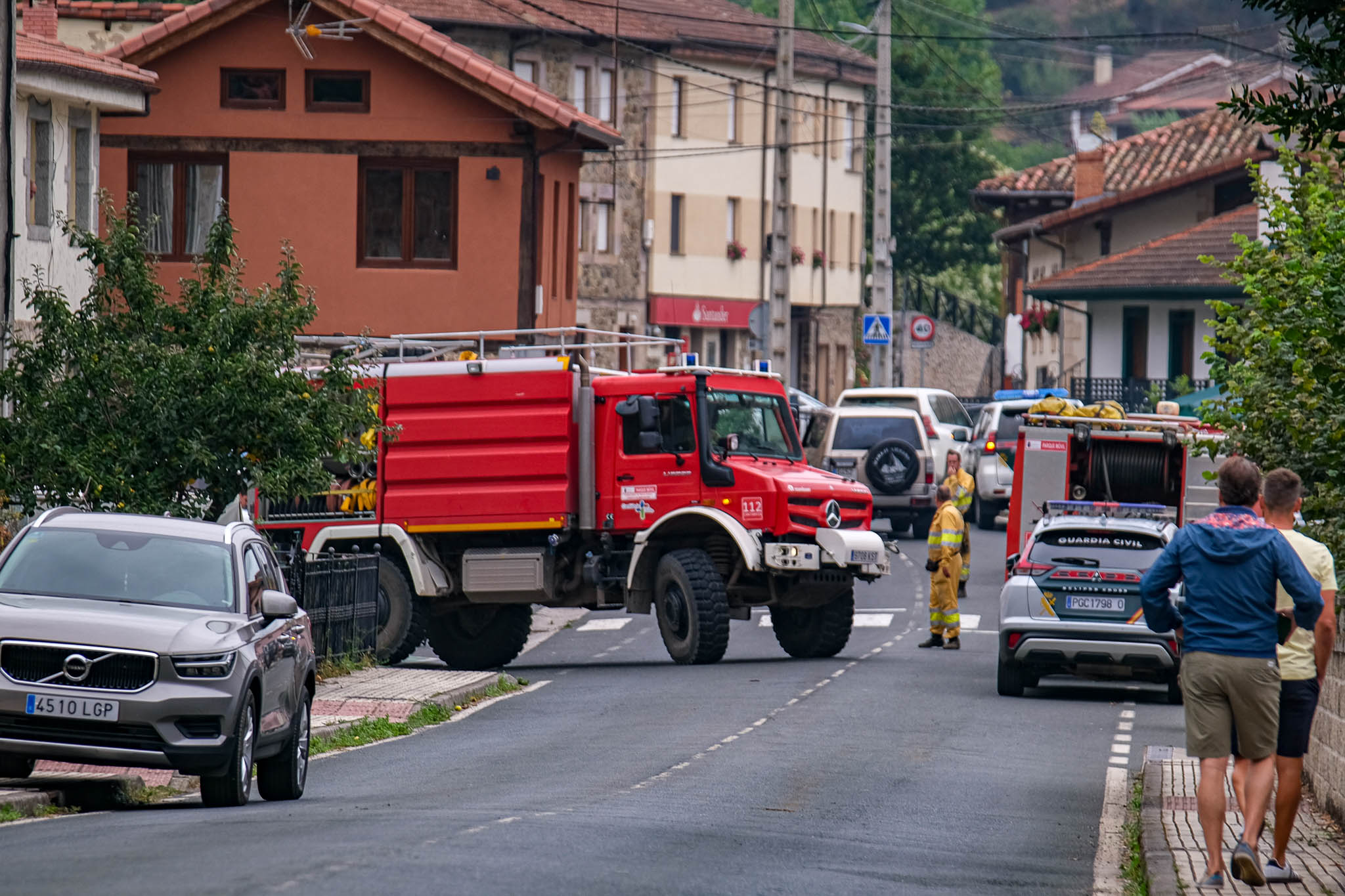 Varios camiones de bomberos se encuentran preparados por el municipio.