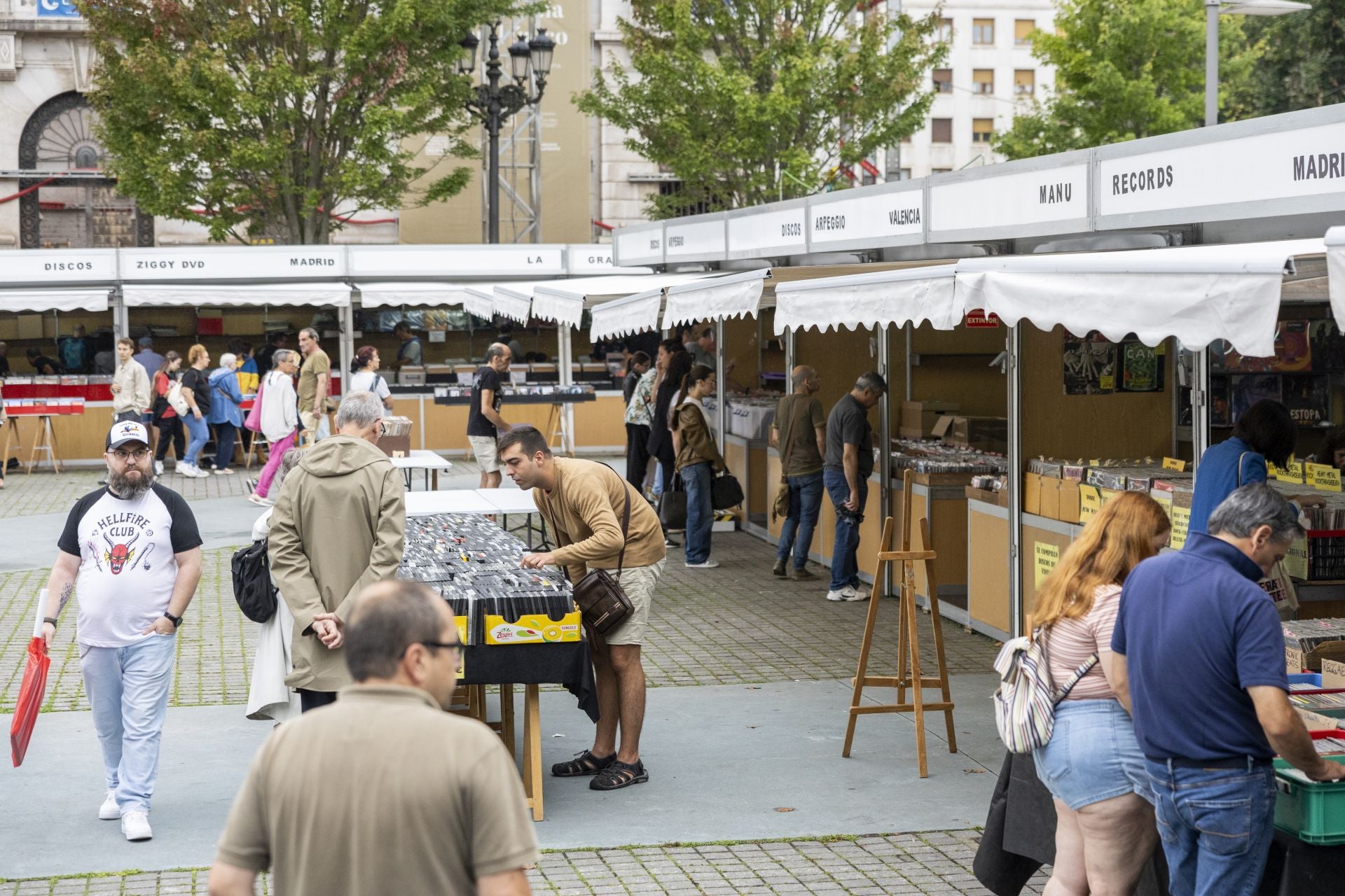 El enclave santanderino acoge desde ayer la IX Feria Internacional del Disco y el Coleccionismo.