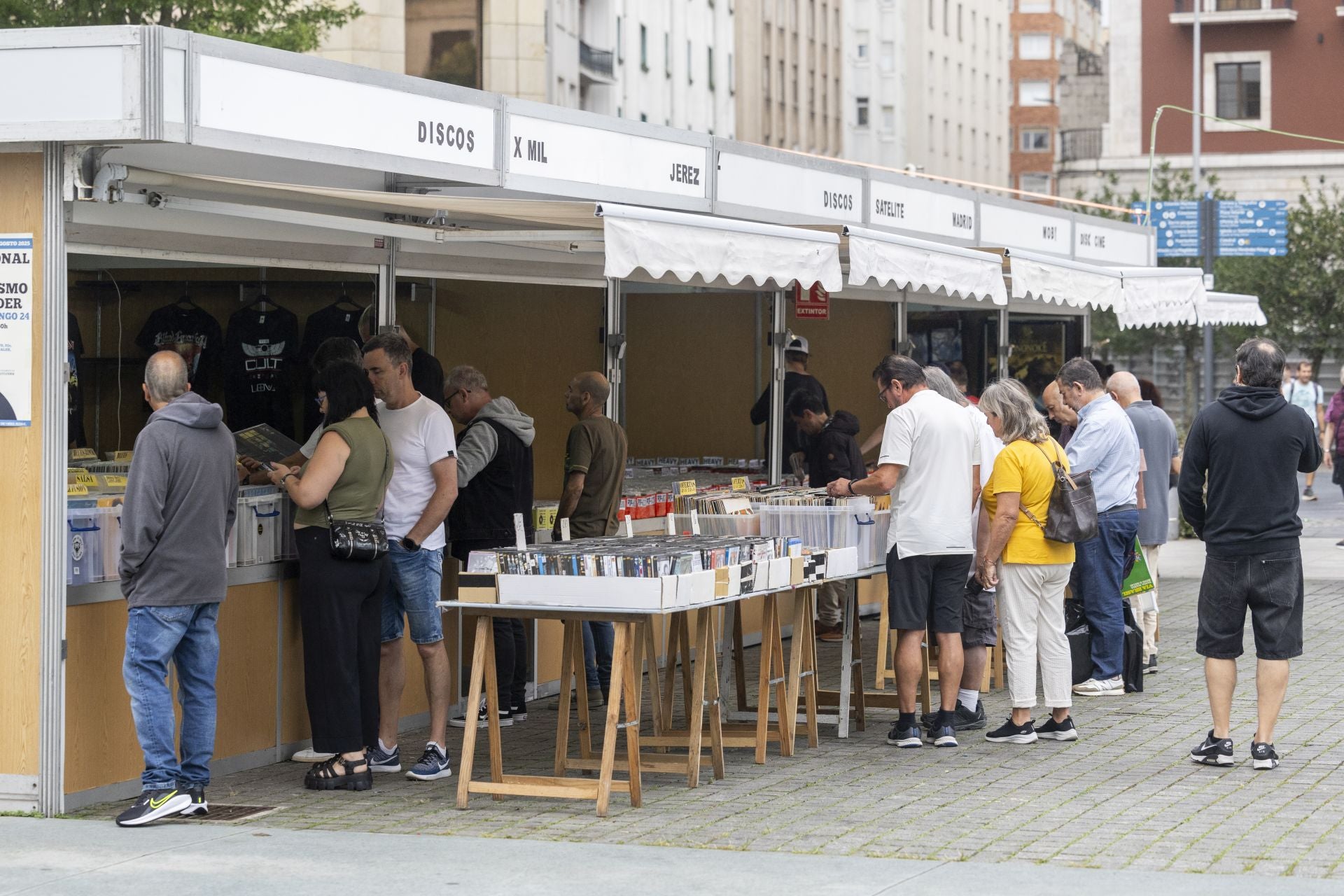 Permanecerá abierta hasta este domingo con 16 expositores nacionales e internacionales con miles de referencias musicales y objetos de memorabilia.