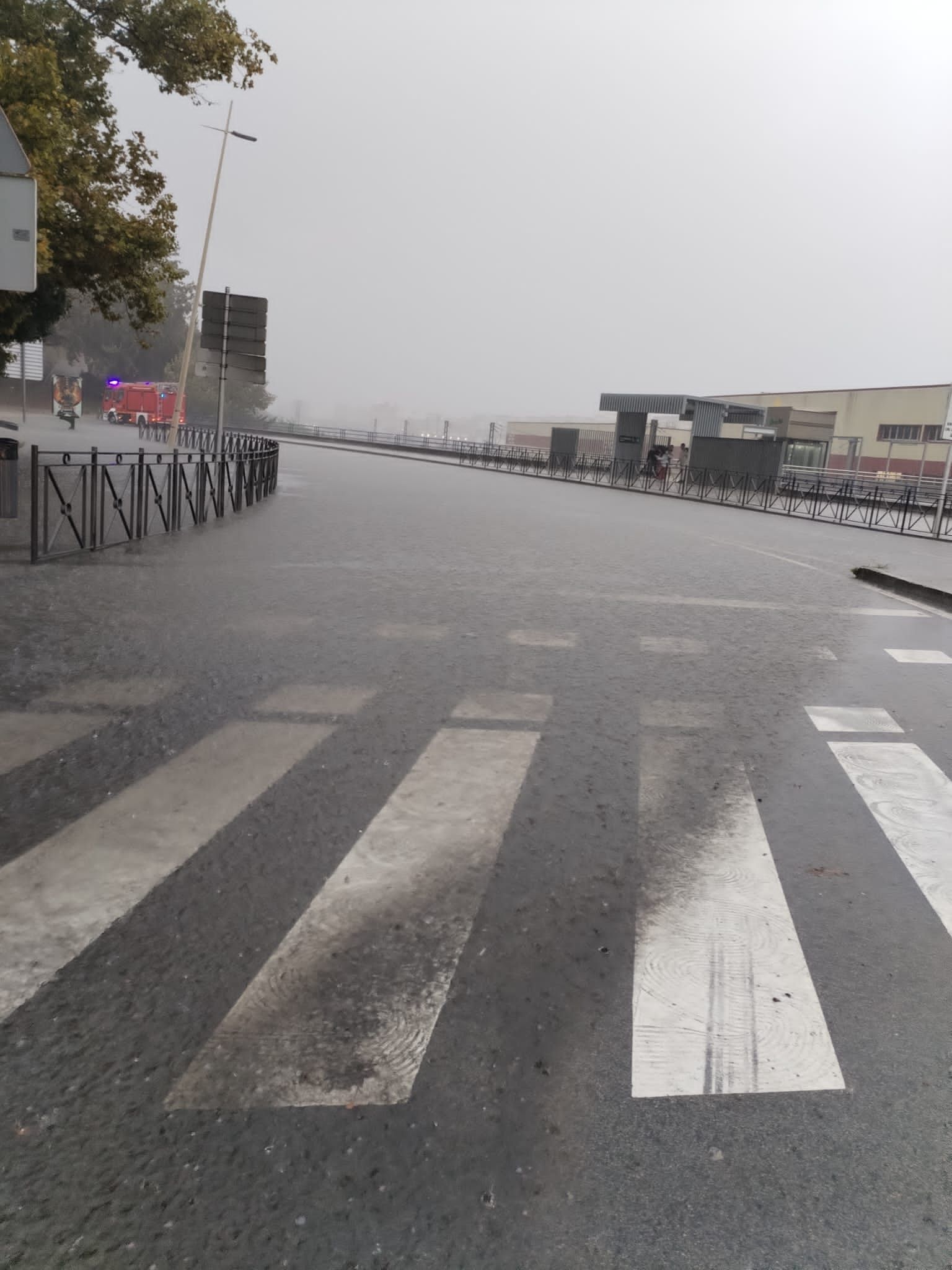 Los bomberos han tenido que acudir a la calle Jerónimo Sáinz de la Maza