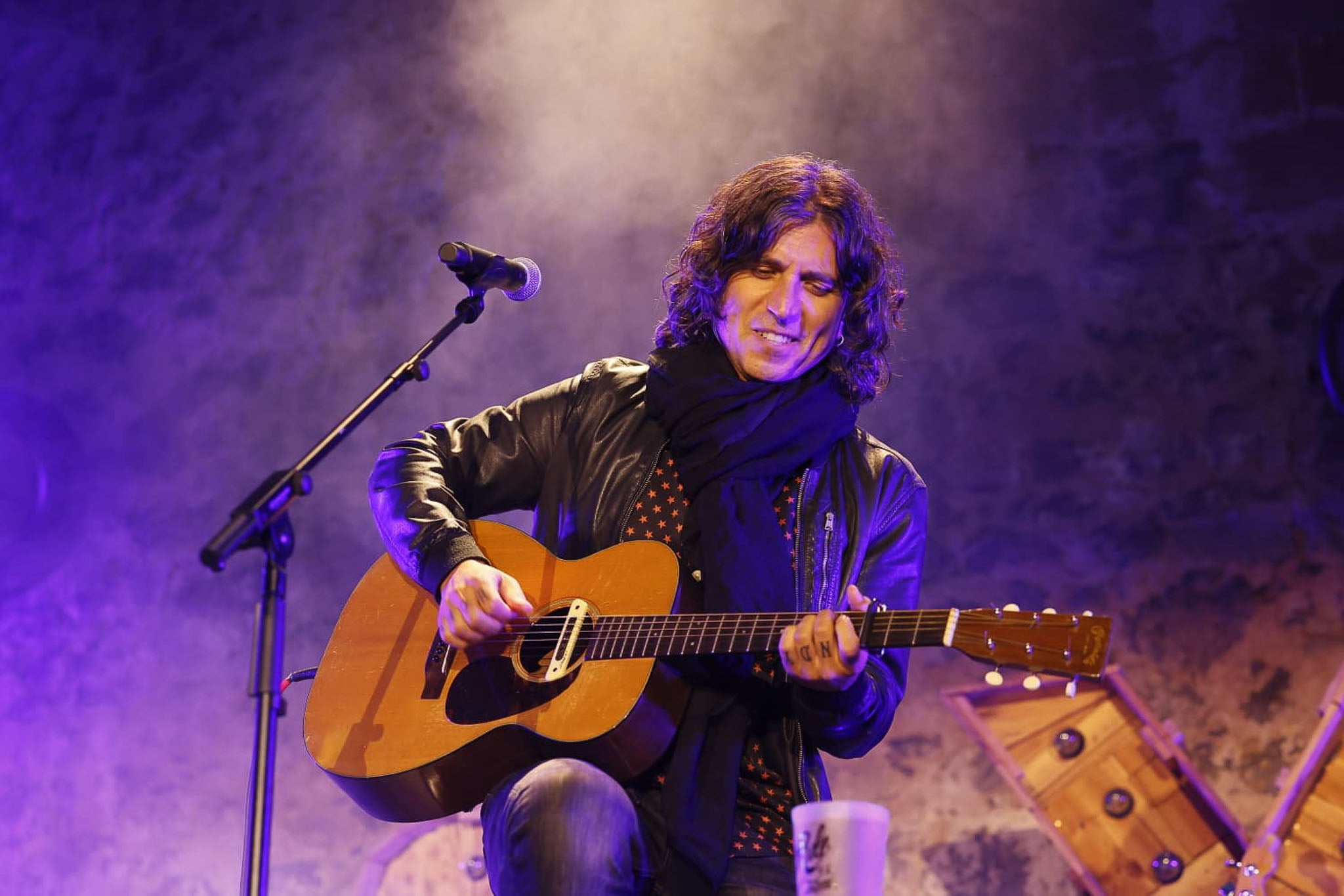 «La cabra tira para el monte. La tierra tira mucho y el castillo fue una experiencia que forma parte de la historia de la banda. Yo pienso que a los lugares en los que has sido feliz hay que volver», señaló Rulo en la presentación de la gira. 