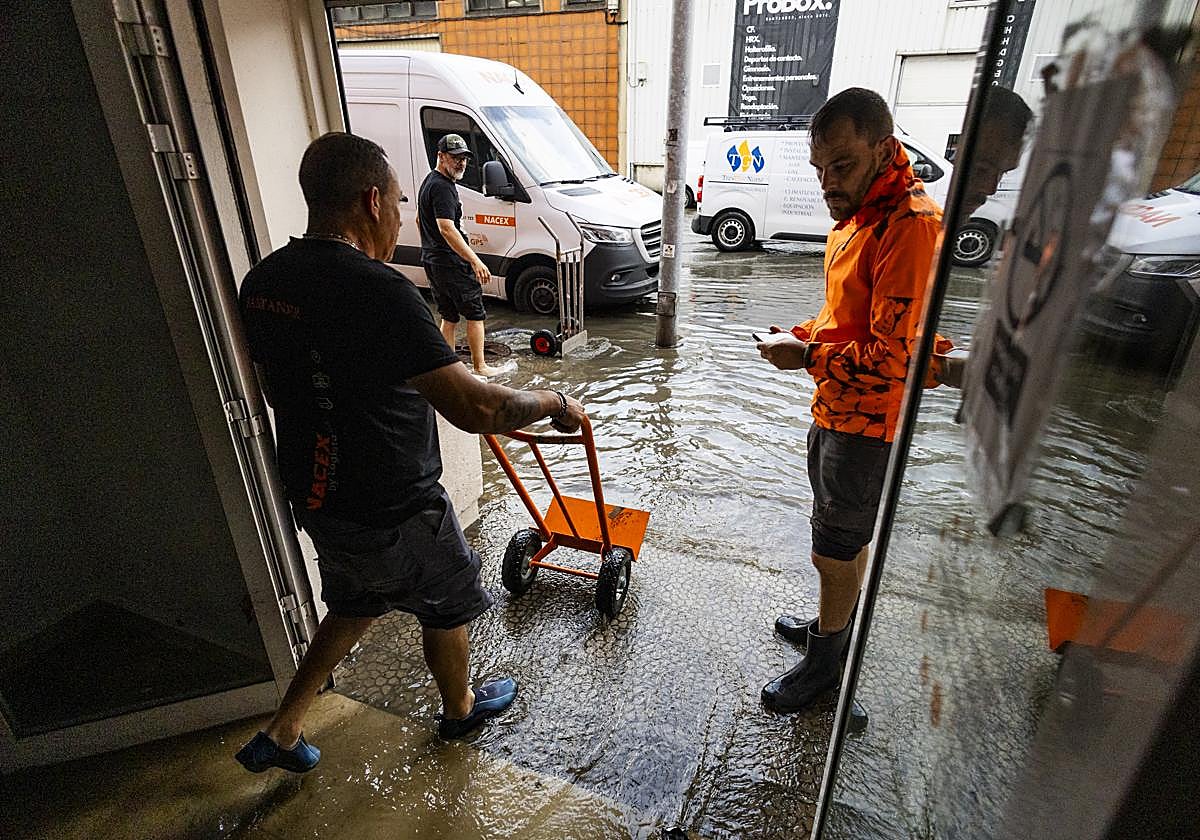 Candina se convierte en una «pequeña Venecia» tras las lluvias