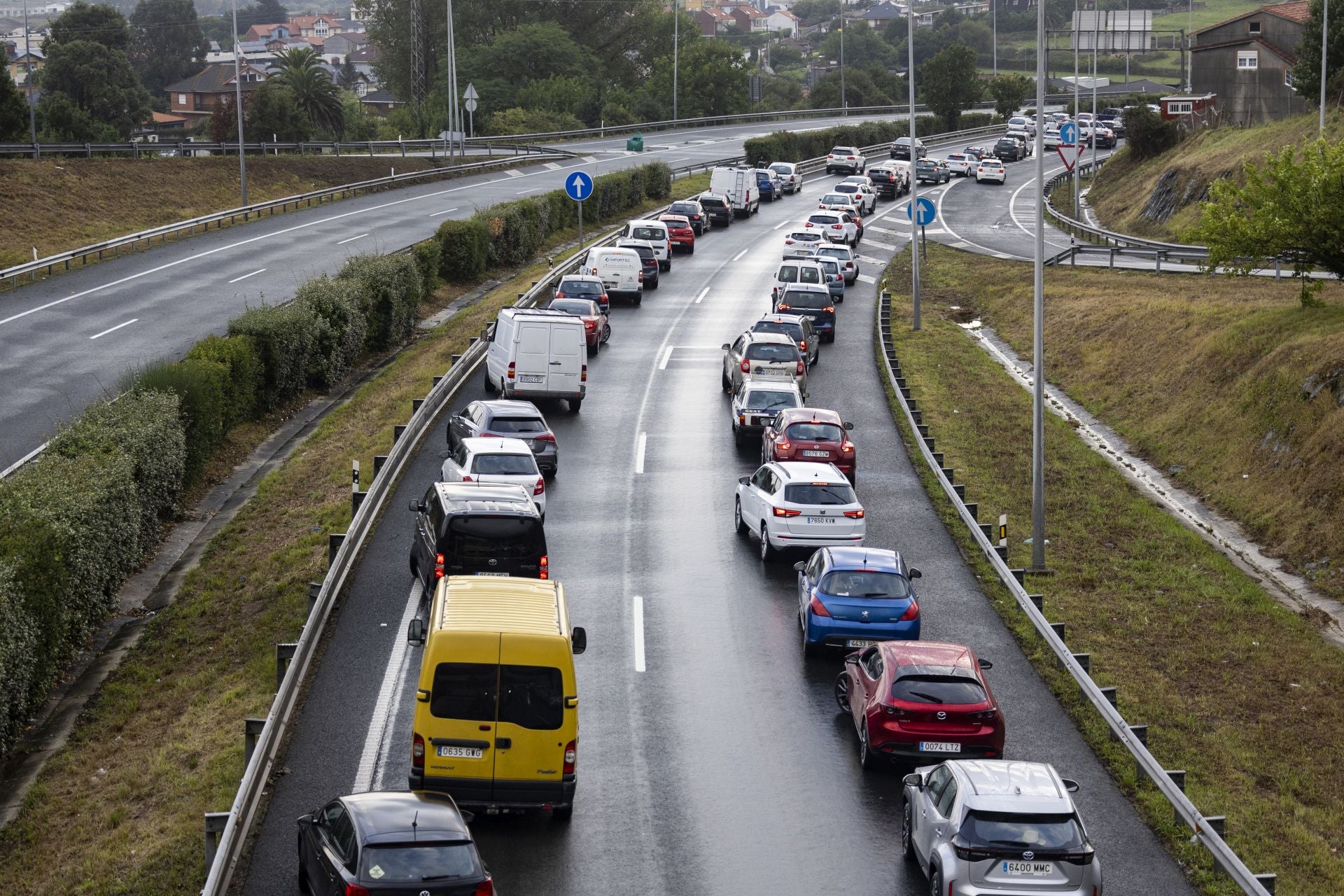 El túnel de La Albericia se inundó a primera hora y ha afectado a cientos de conductores