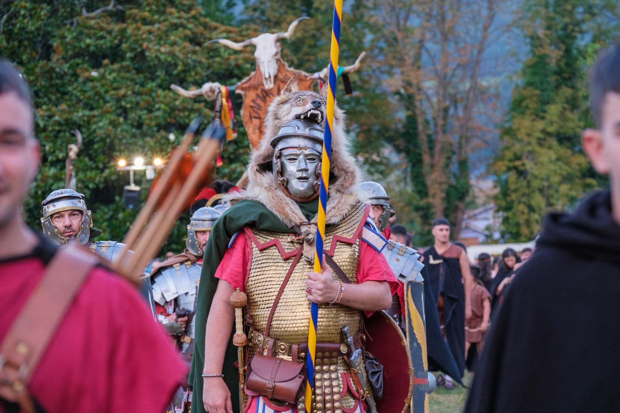 Los legionarios imponiendo el miedo.