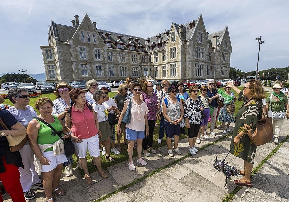 Gabriela Costa, expresidenta de la Asociación de Guías Turísticos, en La Magdalena.