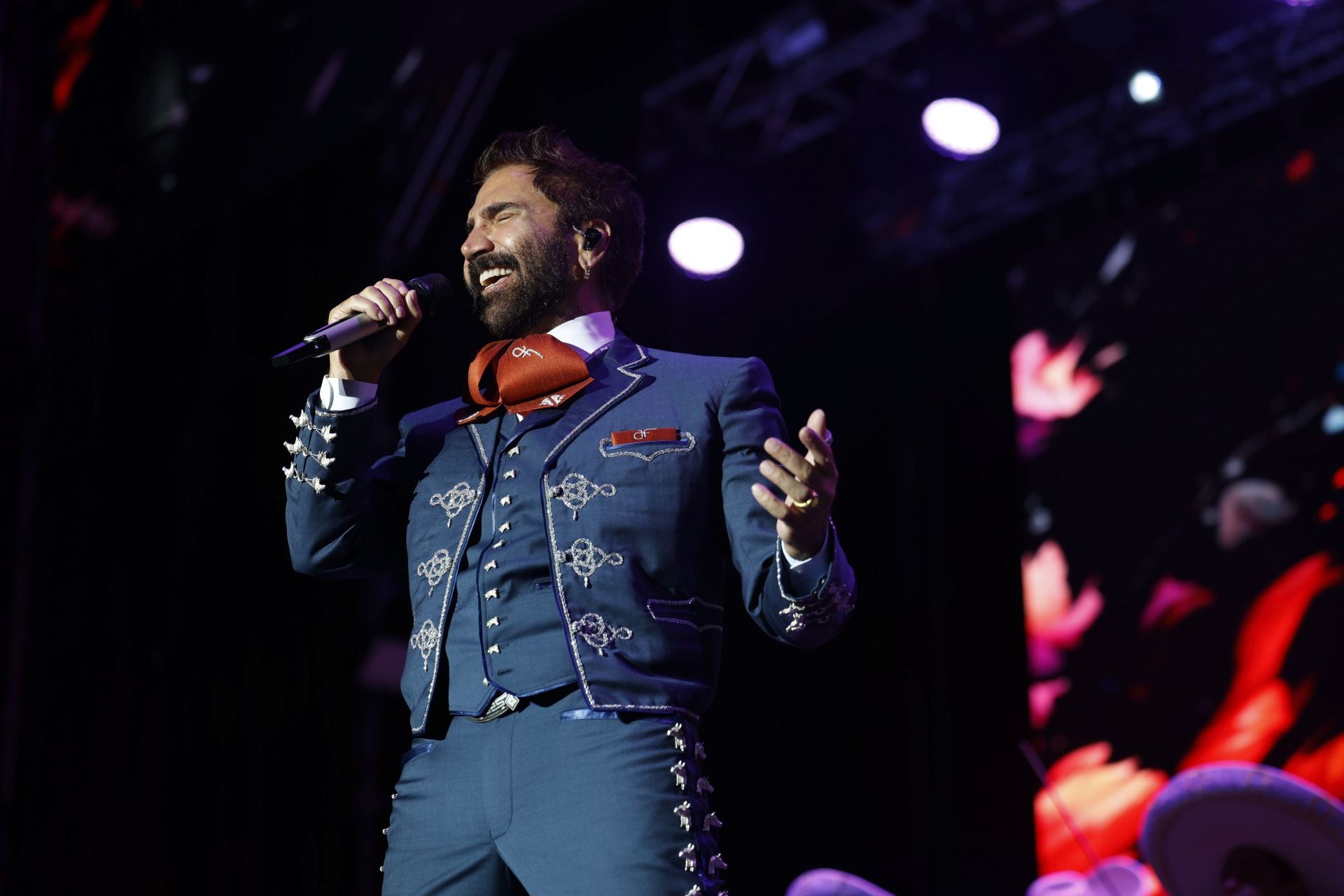 Las mejores imágenes del concierto de Alejandro Fernández en la Virgen del Mar