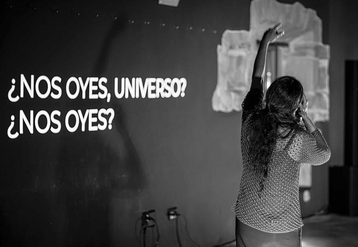 El montaje está basado en la experiencia personal de Estrella R., actriz y protagonista de la puesta en escena.