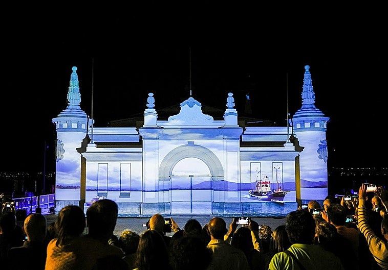 Espectáculo de luz y sonido, anoche en el Palacete del Embarcadero.