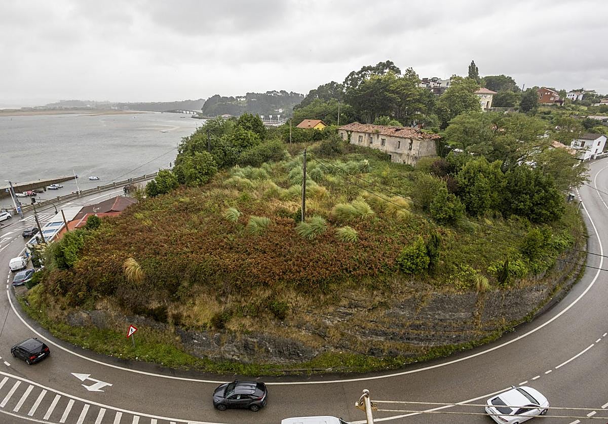 Antigua casa-cuartel de la Guardia Civil en Pedreña.
