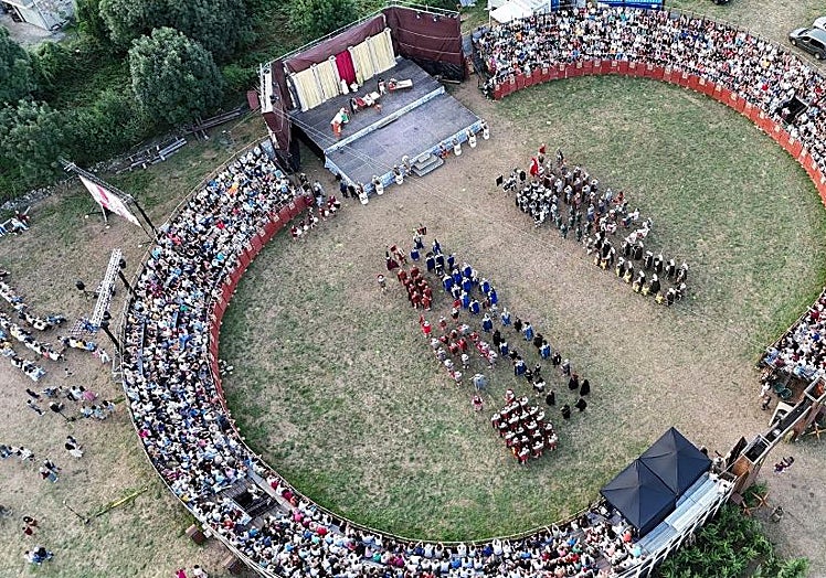 Imagen aérea del anfiteatro de las Guerras Cántabras.