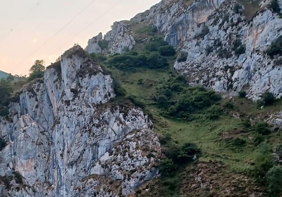 Zona de la ruta del Urdón por la que se despeñó el senderista este domingo.