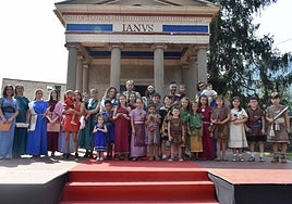 Corocotta y César entregaron las medallas a las nuevas incorporaciones a la Asociación Guerras Cántabras.