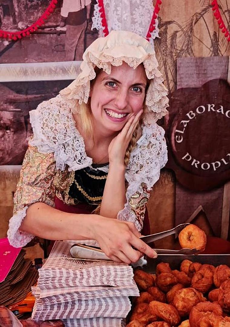 Imagen - Sandra Martínez (en la foto), Alberto Martínez y Mª del Mar Celador componen el equipo de artesanos de La Tahoan Cántabra