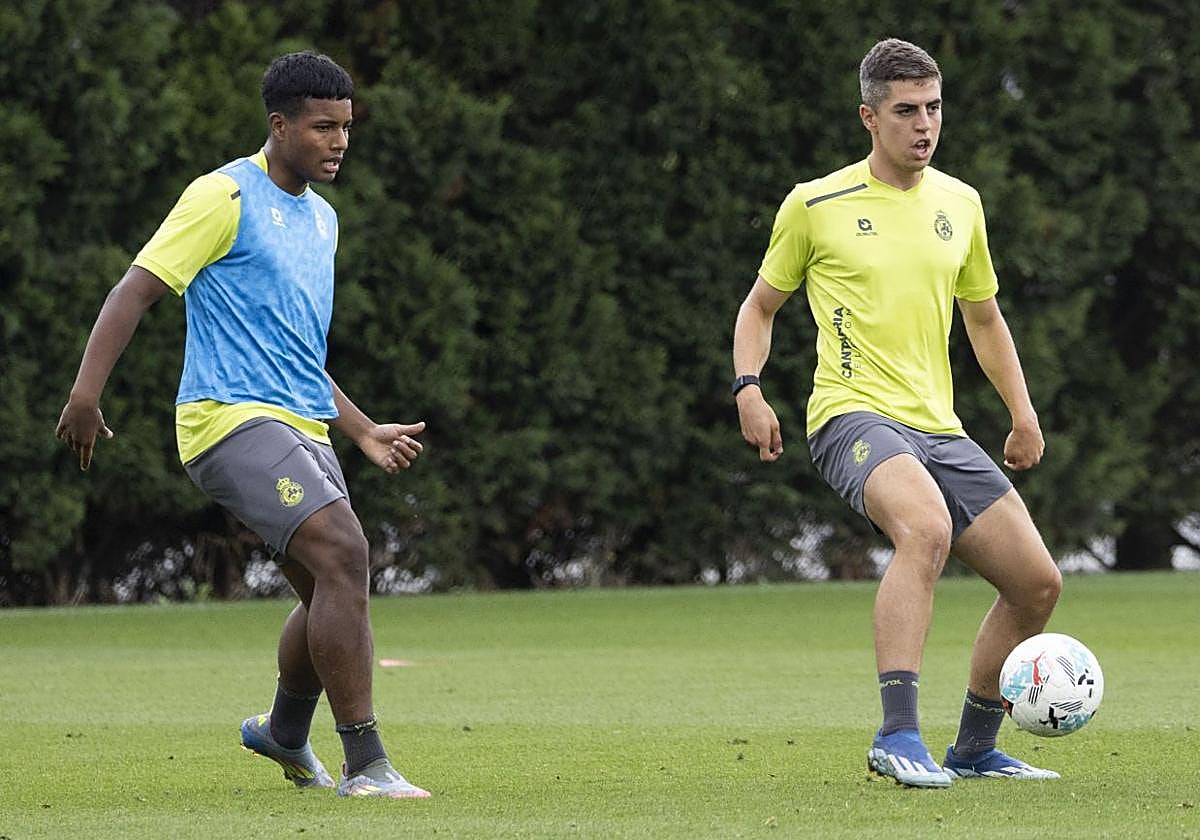 Jeremy, a la izquierda, con Íñigo Sainz-Maza en La Albericia durante un entrenamiento
