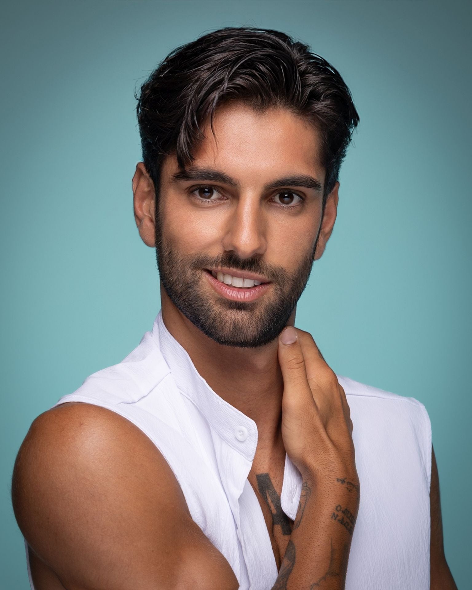 Álvaro García, de 26 años, llevará la banda de Bezana en la ceremonia de imposición del próximo 11 de septiembre. Mide 1,84, trabaja como auxiliar de cocina y cursó ESO.