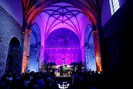 El FIS ha mejorado las condiciones de los conciertos desde el año pasado, con colocación de tarimo e iluminación ambiental