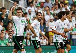 Íñigo Vicente celebra su segundo gol del partido.