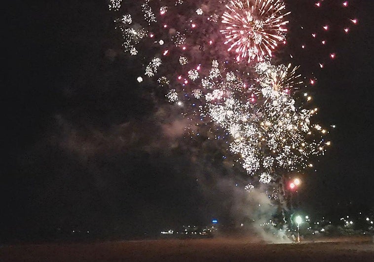 Fuegos artificiales para despedir agosto