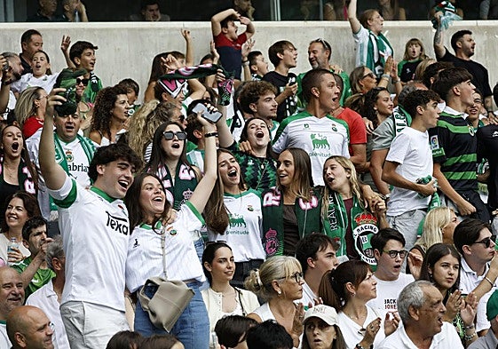 Los aficionados del Racing disfrutaron de un festival de goles ante el Ceuta.