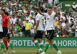 Íñigo Vicente, feliz tras celebrar su gol.