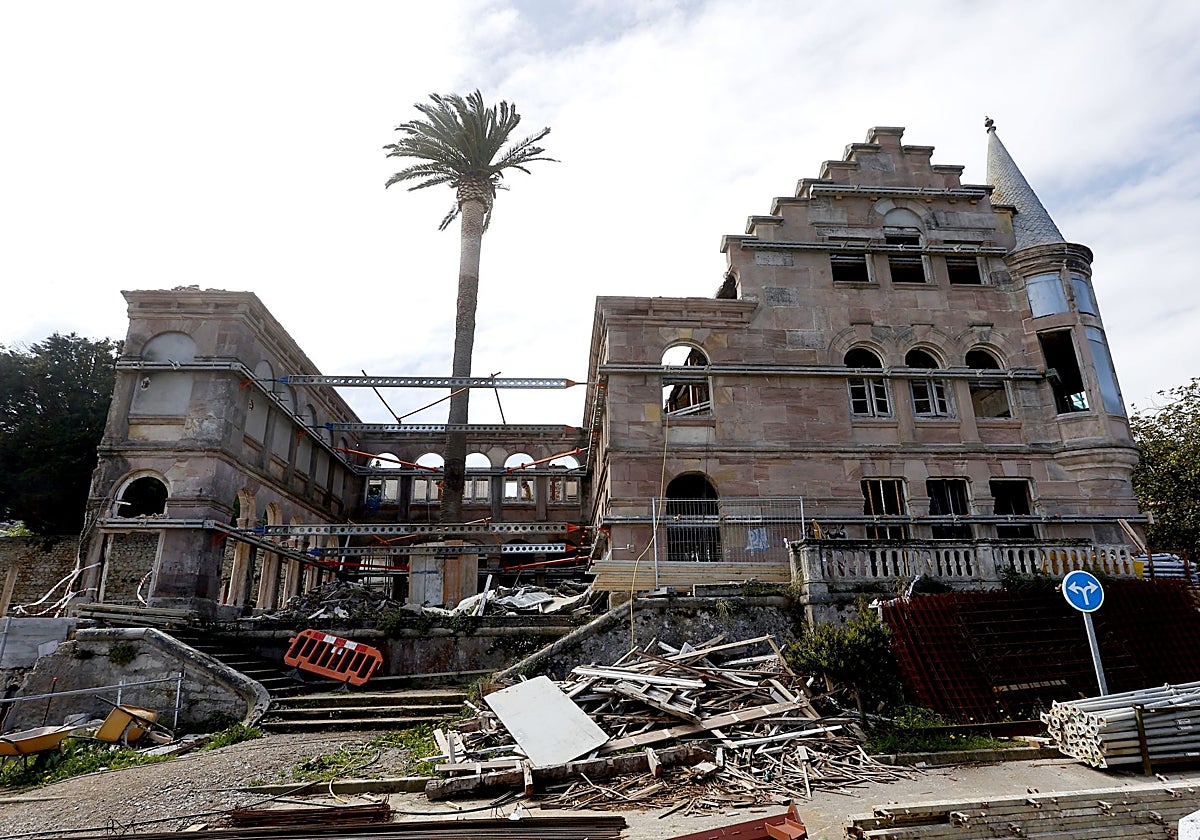 El Palacio Jaime del Amo en Suances, que está siendo remodelado como centro cultural.