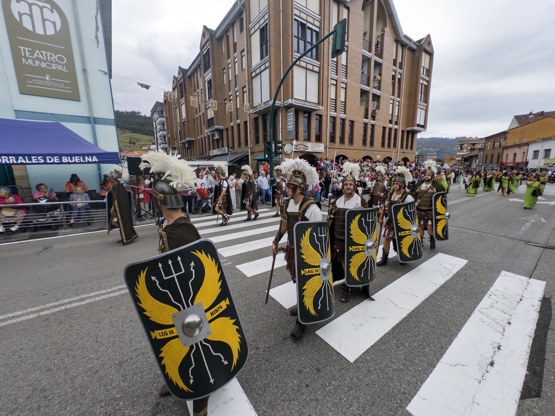 El paso de las legiones por las calles de Los Corrales.