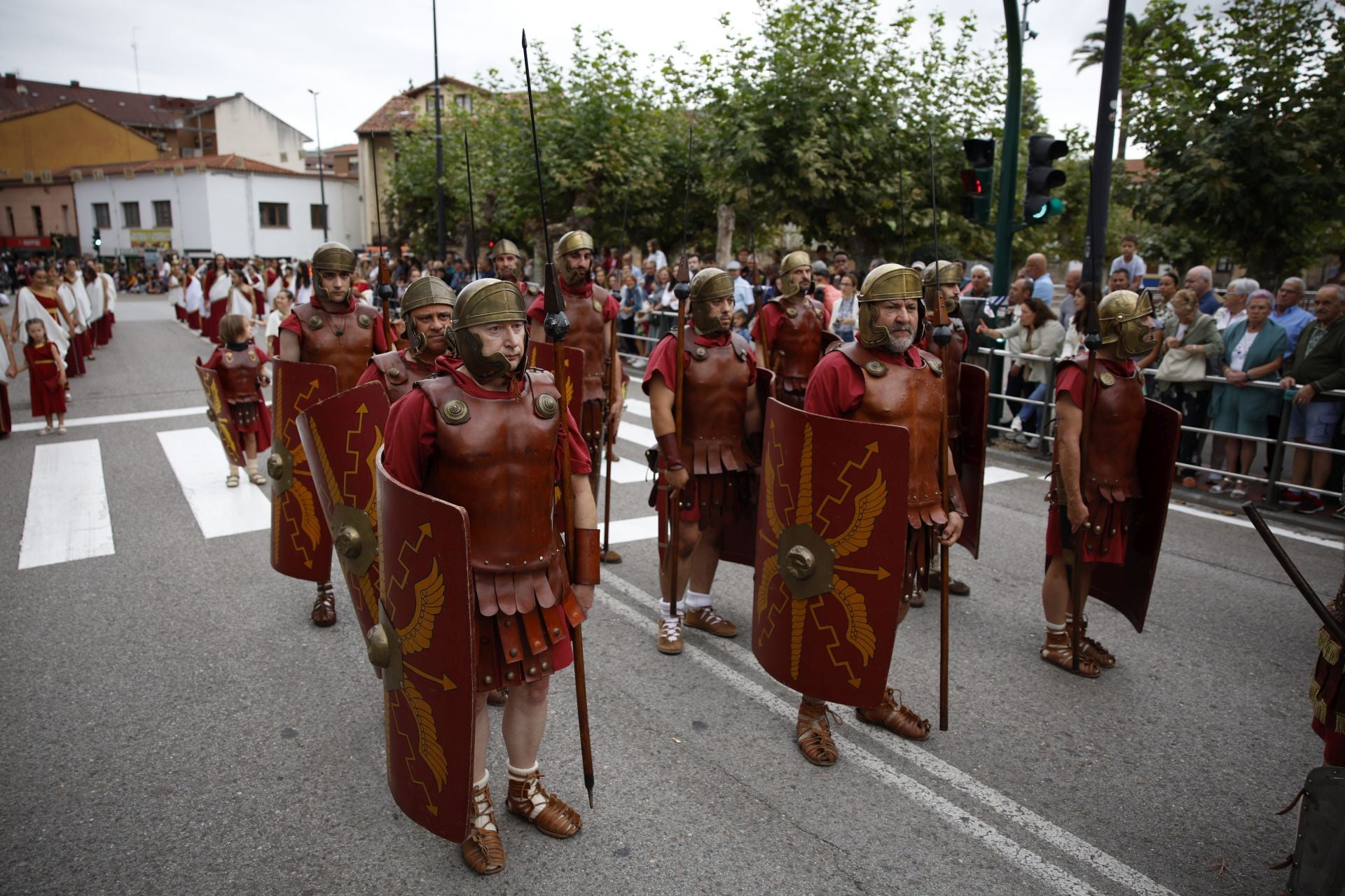 Los romanos dispuestos a combatir durante el desfile. 