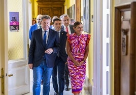 El secretario de Estado Santano y la presidenta Buruaga entraron al acto para firmar al protocolo junto a Pedro Casares.