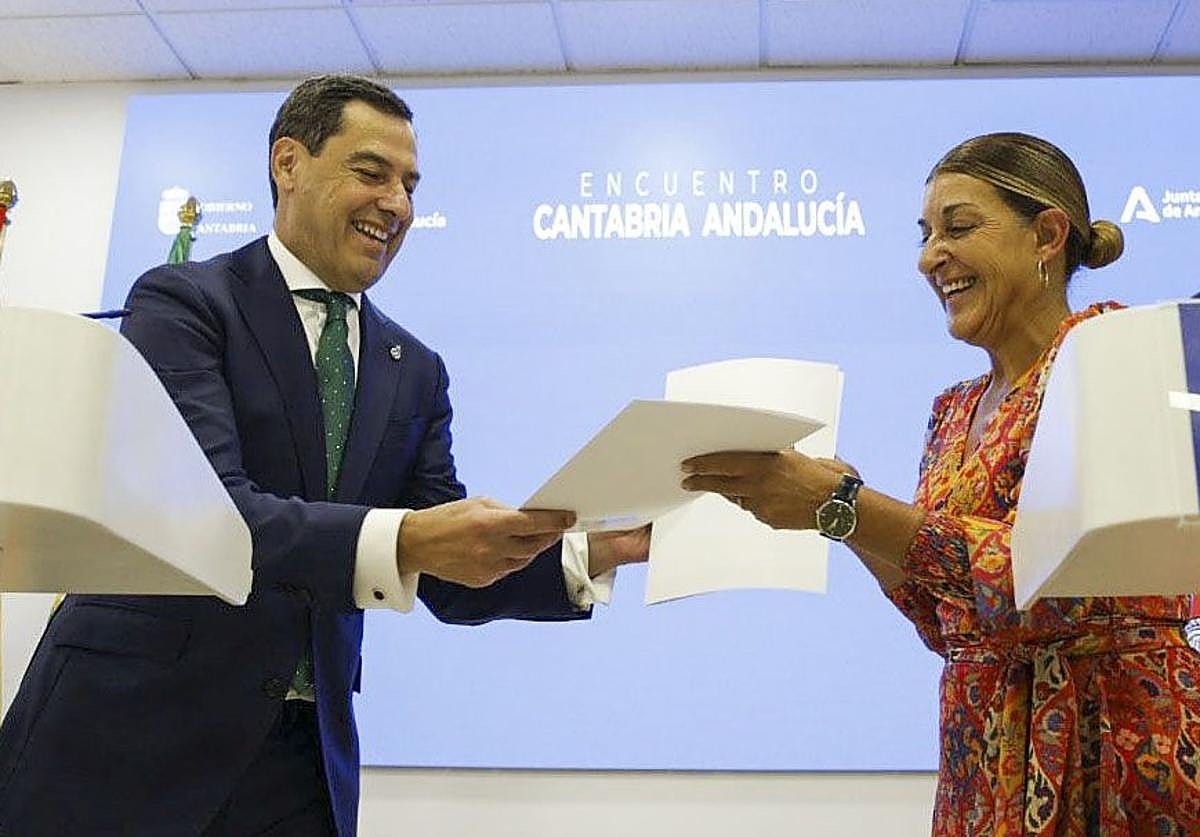 Moreno y Buruaga, esta mañana en la sala de prensa del Gobierno de Cantabria.