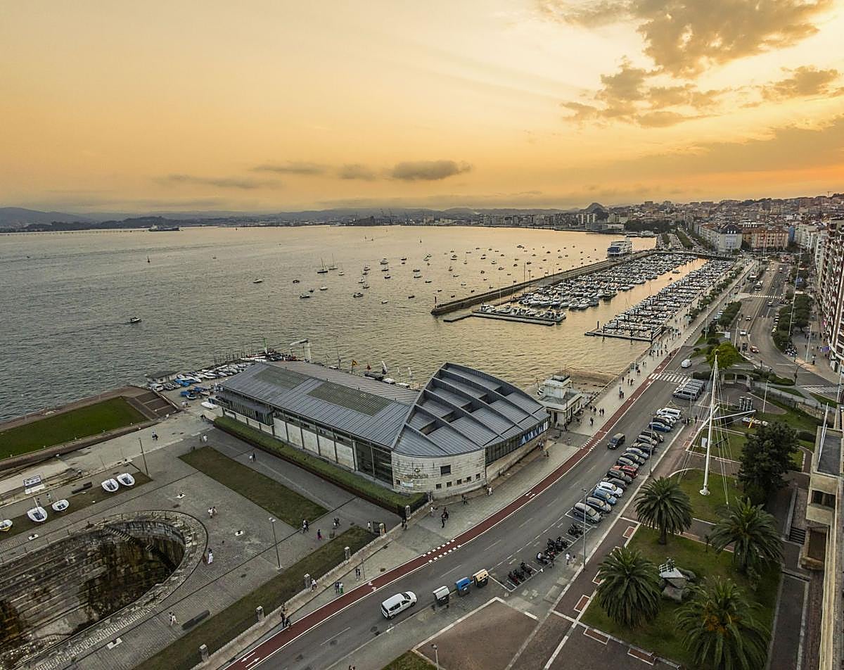 Atardecer en el frente marítimo de Santander.