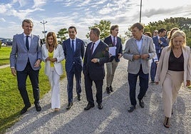 Rueda, Sáenz de Buruaga, Moreno, García-Page, Andradas y Urrutia a su llegada al Palacio de La Magdalena.