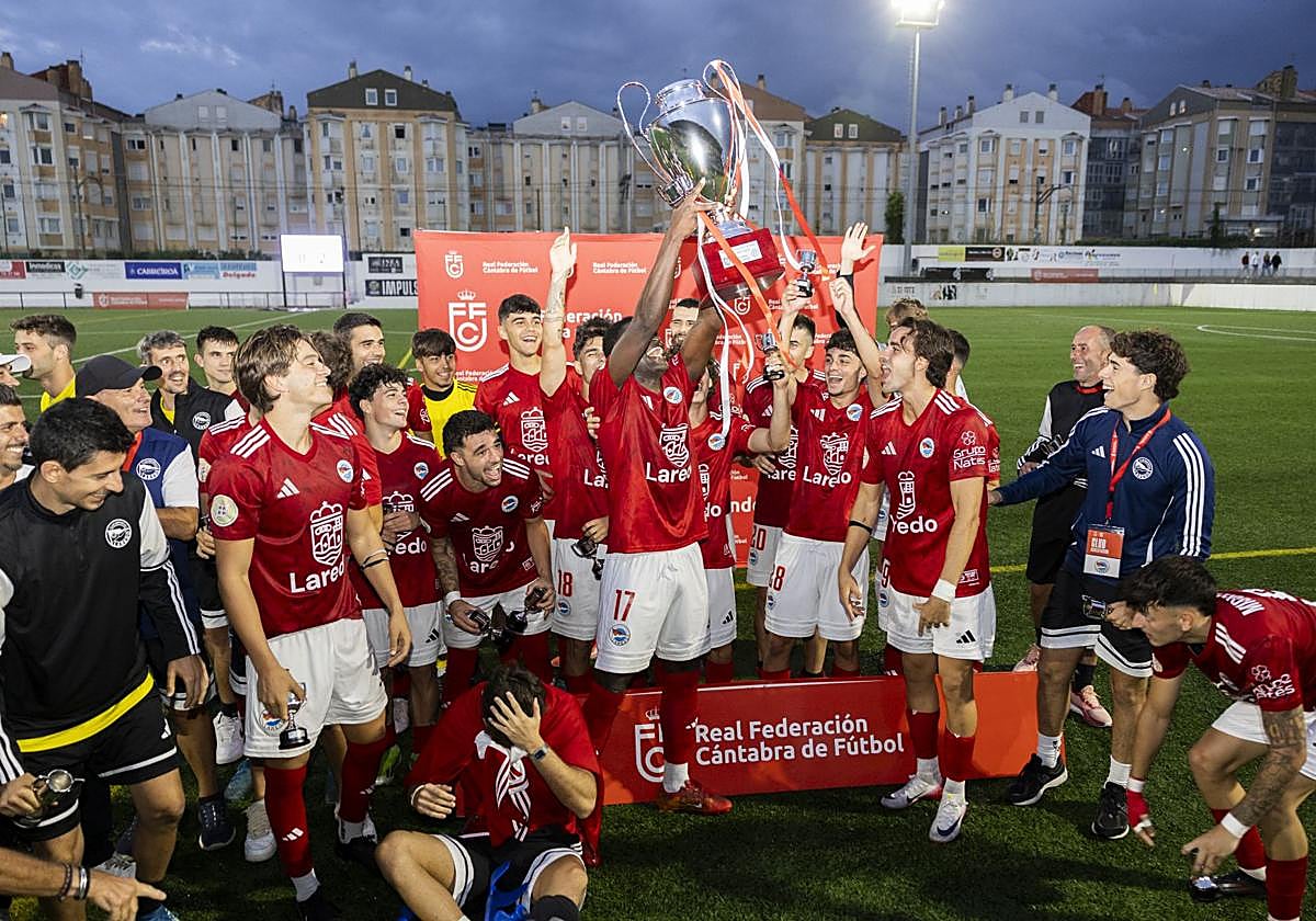 El Laredo derrotó al Escobedo en la final de la fase regional de la Copa.