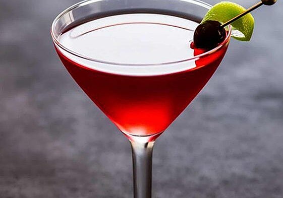 Este cóctel era uno de los preferidos por Charlot, de ahí que lleve su nombre.