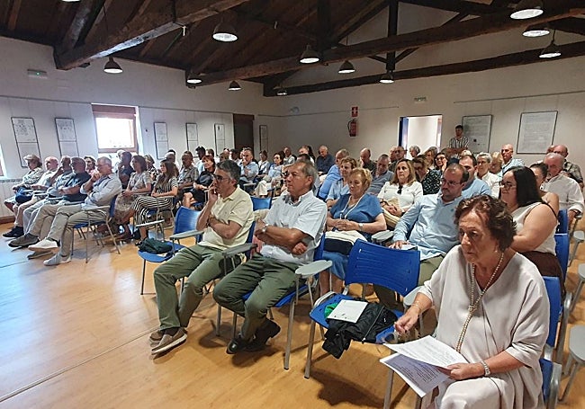 El salón del centro cultural se quedó pequeño en la entrega de premios.