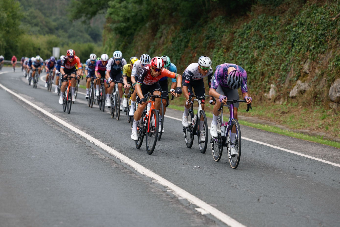 Relevos en el grupo de cabeza de carrera para tratar de mantener la ventaja sobre el pelotón. 