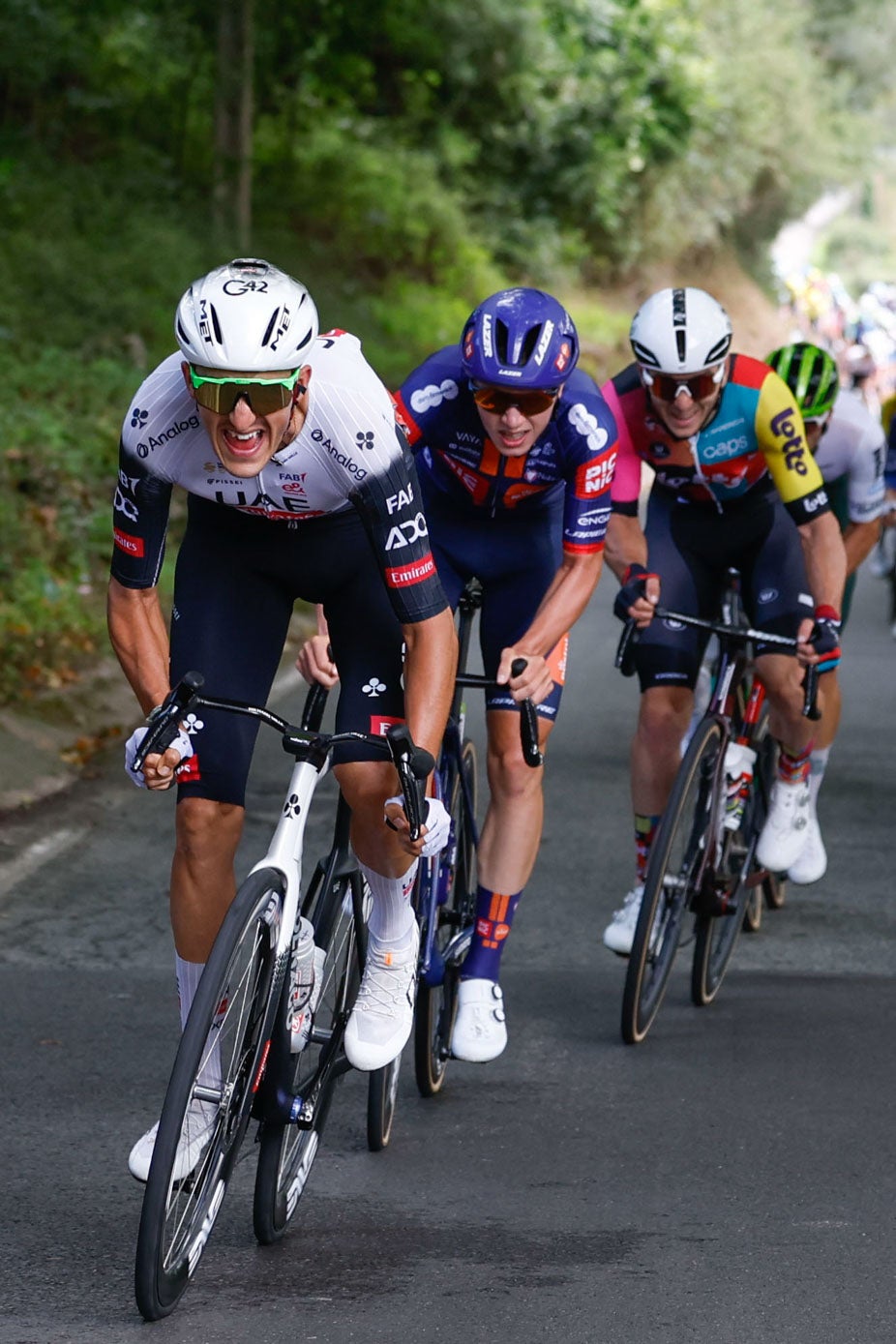 Soler, en pleno esfuerzo por mantener la distancia sobre el pelotón. 