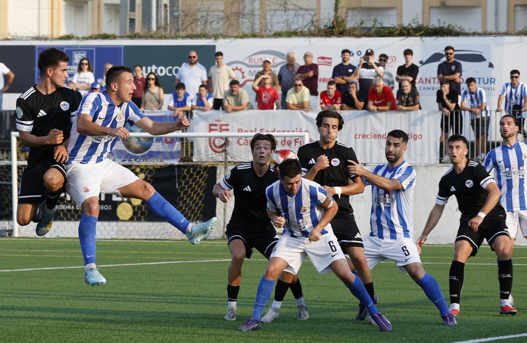 La Gimnástica parte como gran, pero no único, favorito al ascenso.