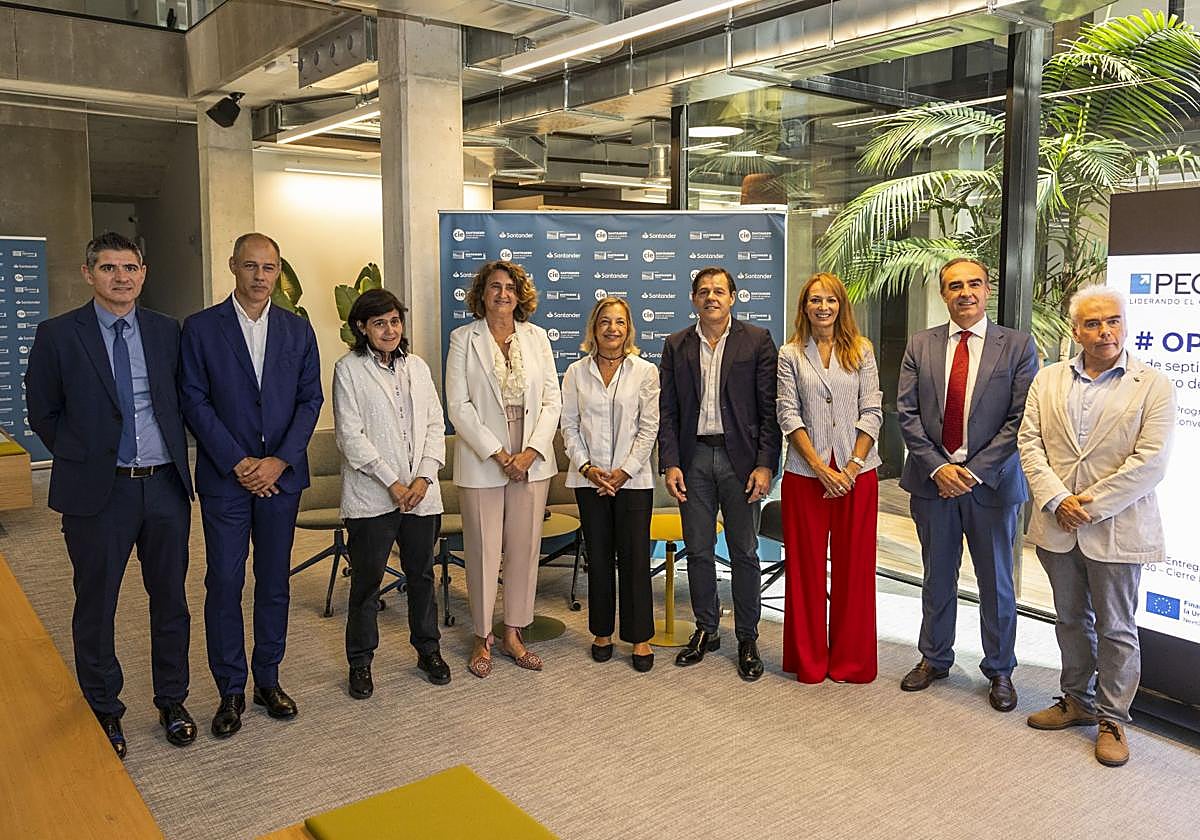 Jesús Collado, Ramón Agüero, Marta Pascual, Iliana Soler, Isabel Gómez-Barreda, Alberto Martínez, Mónica San José, Javier Puente y Gabriel Moncalián, ayer en el Centro de Iniciativas Empresariales de Santander.