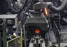 La industria cántabra concentra el 65% del consumo eléctrico de la Comunidad, frente al 35% nacional, según los datos de Competencia.