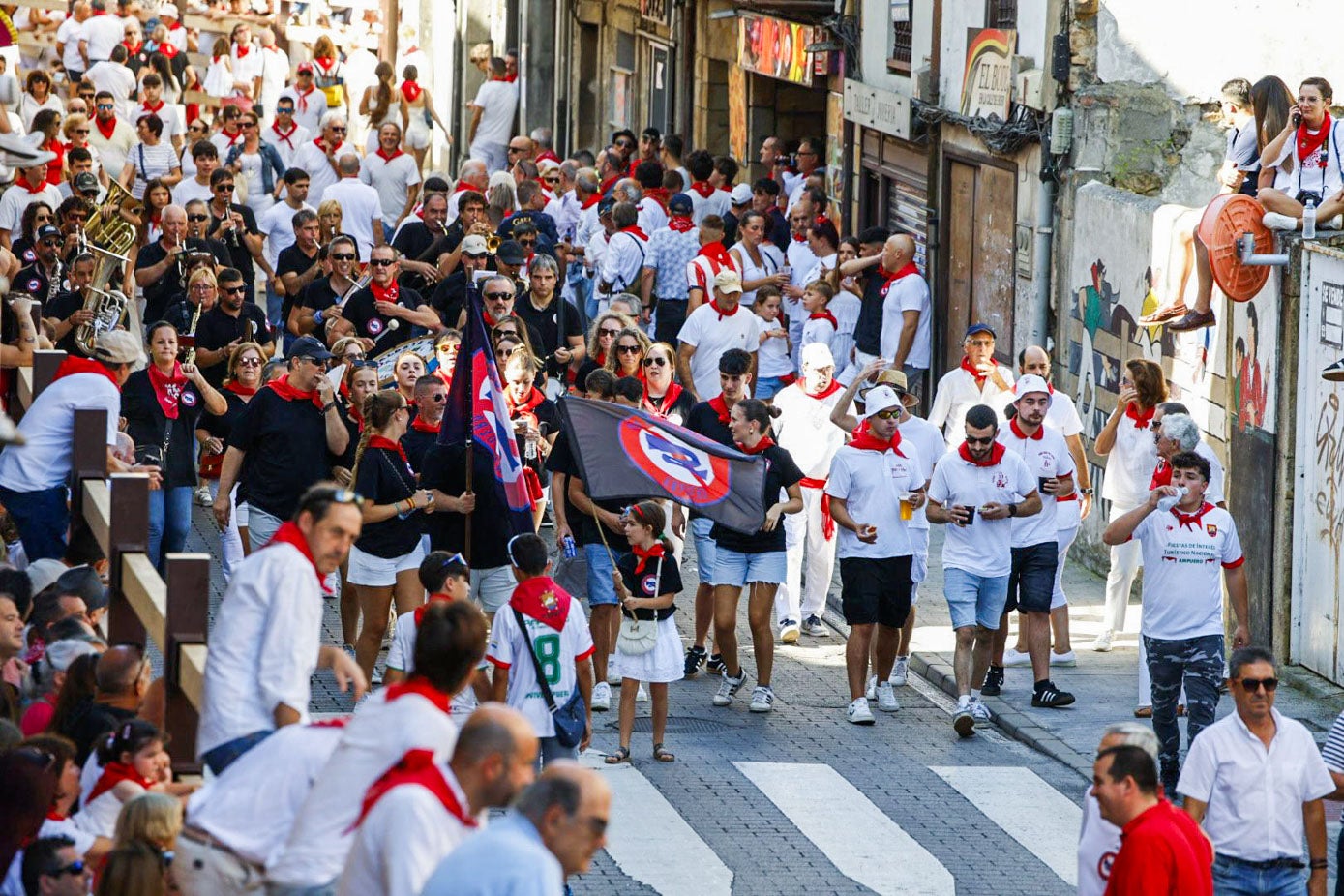 Miles de personas asistieron al primer encierro.