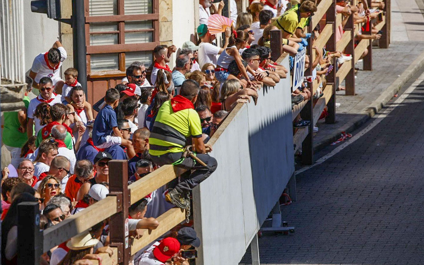 Las vallas llenas desde horas antes del encierro.
