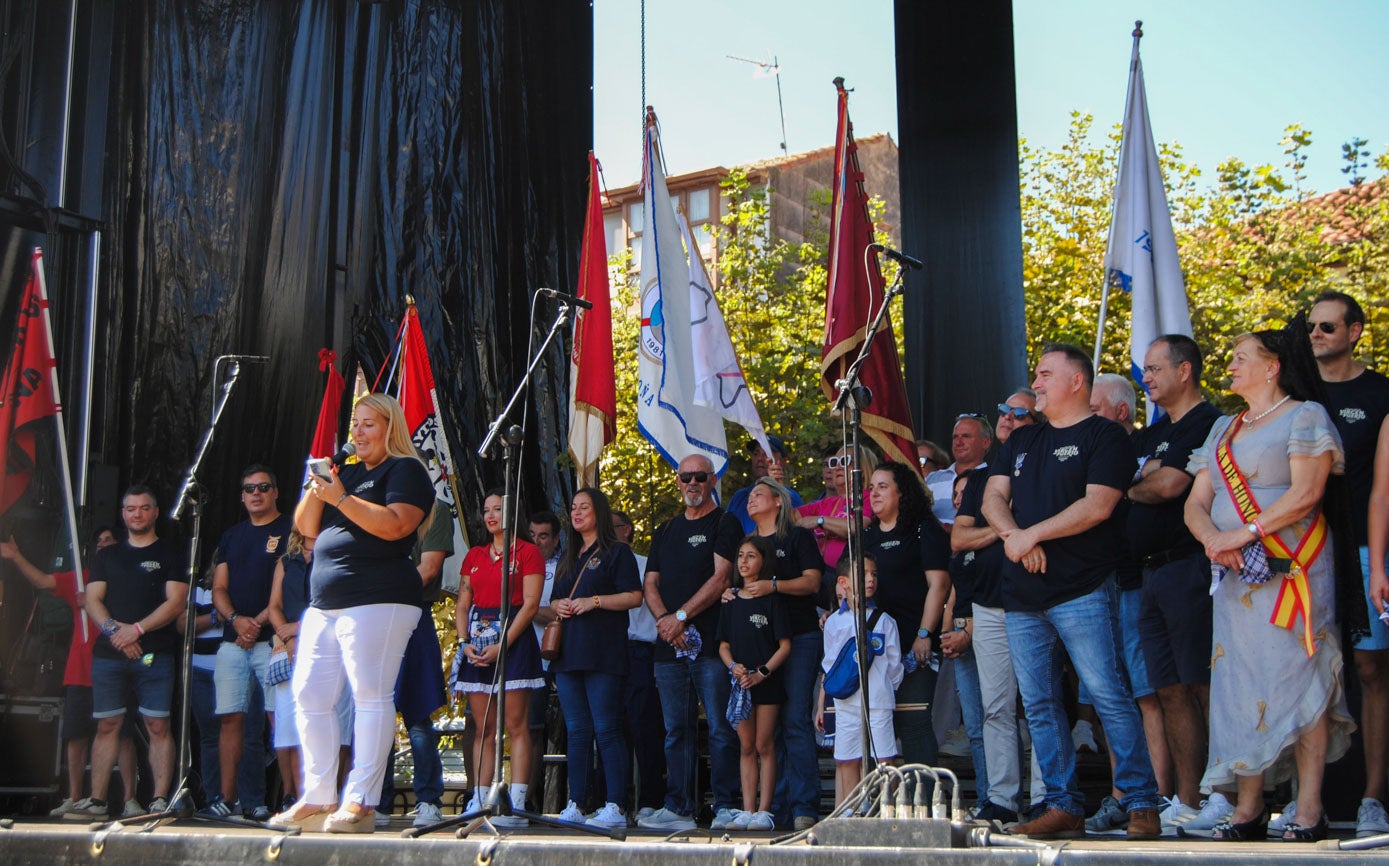 La edil de Festejos, Vanesa San Emeterio, ha invitado a la multitud a disfrutar de las fiestas.