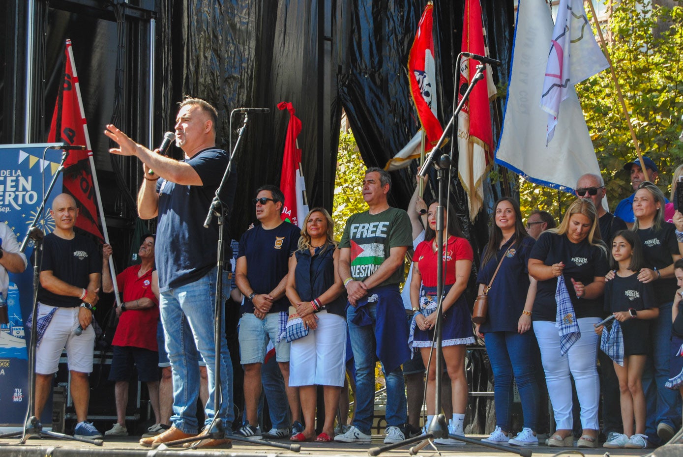 El alcalde, Jesús Gullart, dirige unas palabras a los presentes.