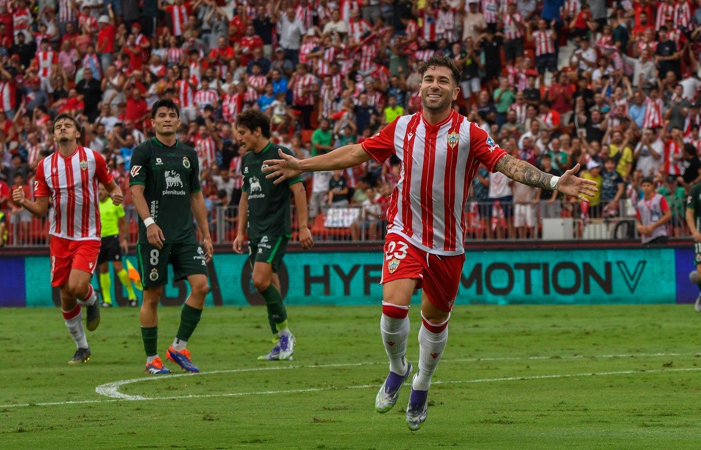 Embarba celebra el primer tanto del Almería.