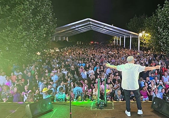 Juan Salazar en un momento de su multitudinario concierto